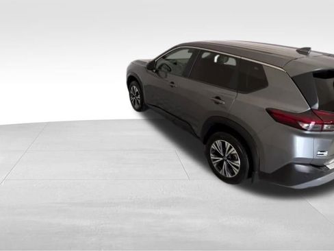 Used 2023 Nissan Rogue SV image 3