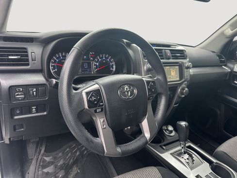 Used 2019 Toyota 4Runner SR5 AWD/4WD image 10