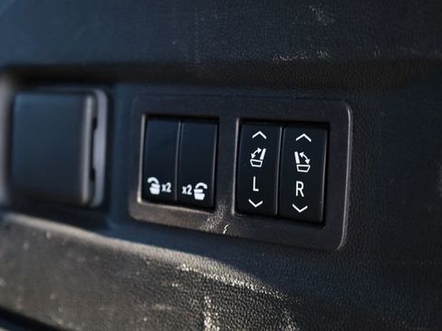 Used 2023 GMC Yukon Denali image 30