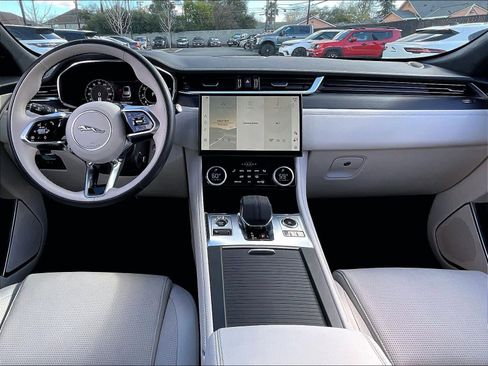Used 2025 Jaguar F-PACE R-Dynamic S image 17