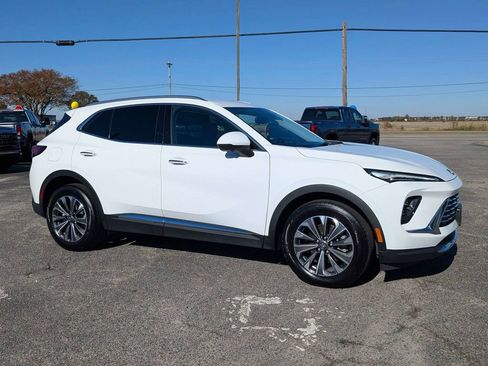 Used 2025 Buick Envision Preferred image 3