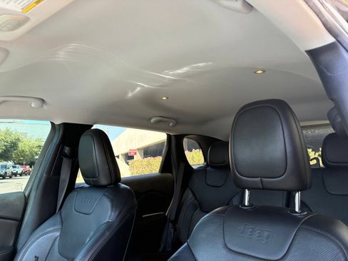 Used 2020 Jeep Cherokee Limited AWD/4WD image 9
