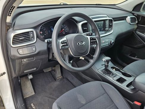 Used 2020 Kia Sorento LX image 10
