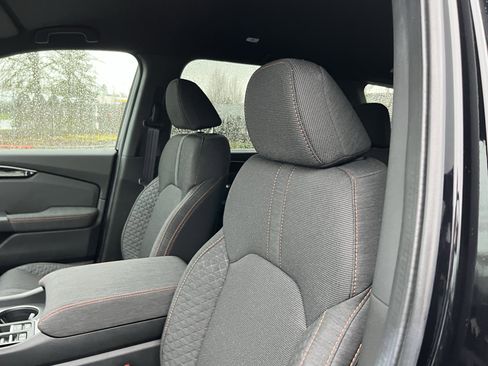 Used 2025 Honda Pilot Sport image 16