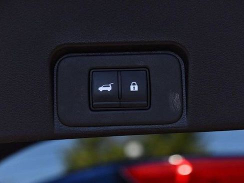 Certified 2025 Nissan Rogue SV image 25