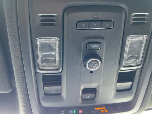 Used 2022 Chevrolet Suburban Z71 image 24