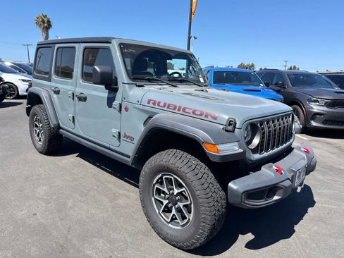 Used 2024 Jeep Wrangler Unlimited Rubicon AWD/4WD image 9