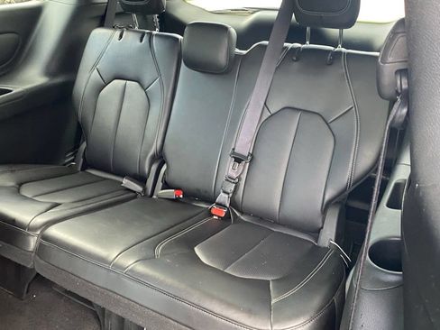 Used 2025 Chrysler Pacifica Select FWD image 8