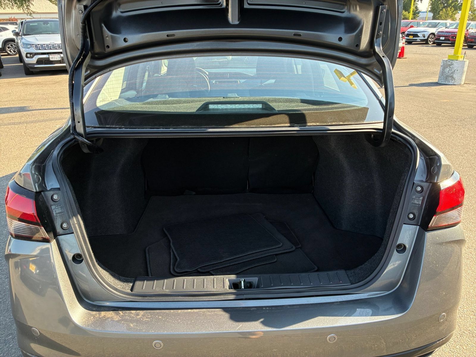 Used 2025 Nissan Versa SV FWD image 28