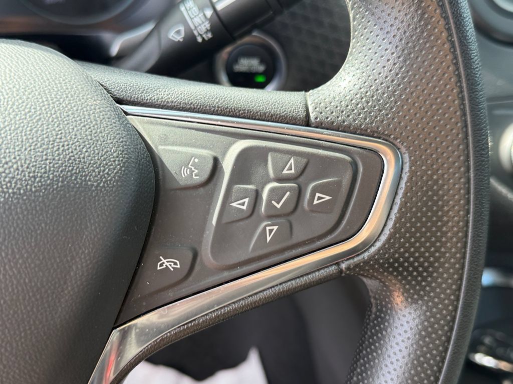 Used 2025 Chevrolet Malibu LT FWD image 17