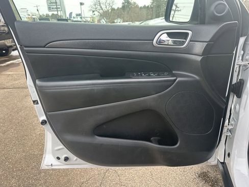 Used 2018 Jeep Grand Cherokee Laredo image 14