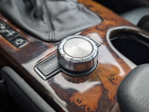 Used 2012 Mercedes-Benz SLK 350 image 32