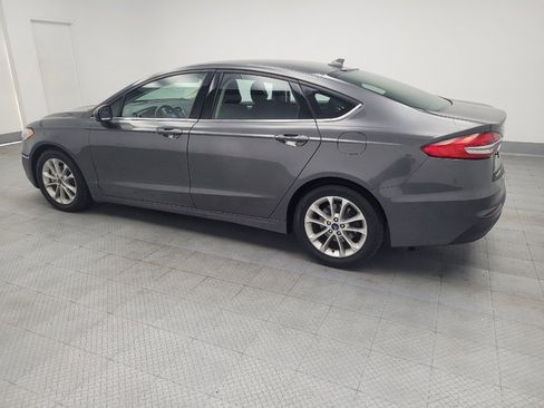 Used 2020 Ford Fusion SE image 3
