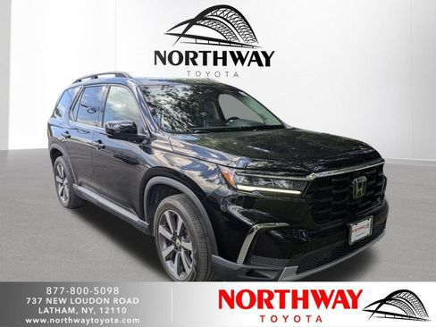 Used 2024 Honda Pilot Touring image 1