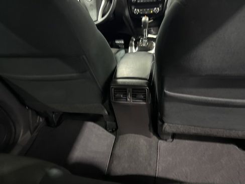 Used 2015 Nissan Rogue SV image 14