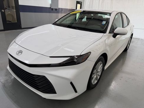 Used 2025 Toyota Camry LE FWD image 33