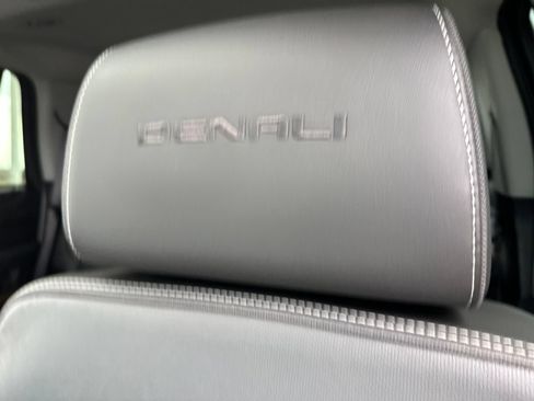 Used 2019 GMC Yukon Denali w/ Denali Ultimate Black Edition AWD/4WD image 15