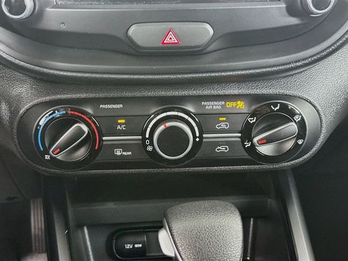 Used 2025 Kia Soul LX w/ LX Technology Package FWD image 23