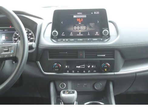 Used 2023 Nissan Rogue SV image 16