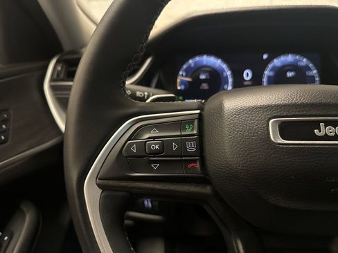 Used 2023 Jeep Grand Cherokee L Limited image 32