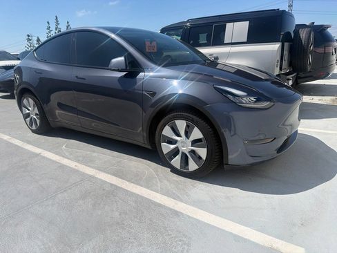 Used 2021 Tesla Model Y Long Range AWD/4WD image 2