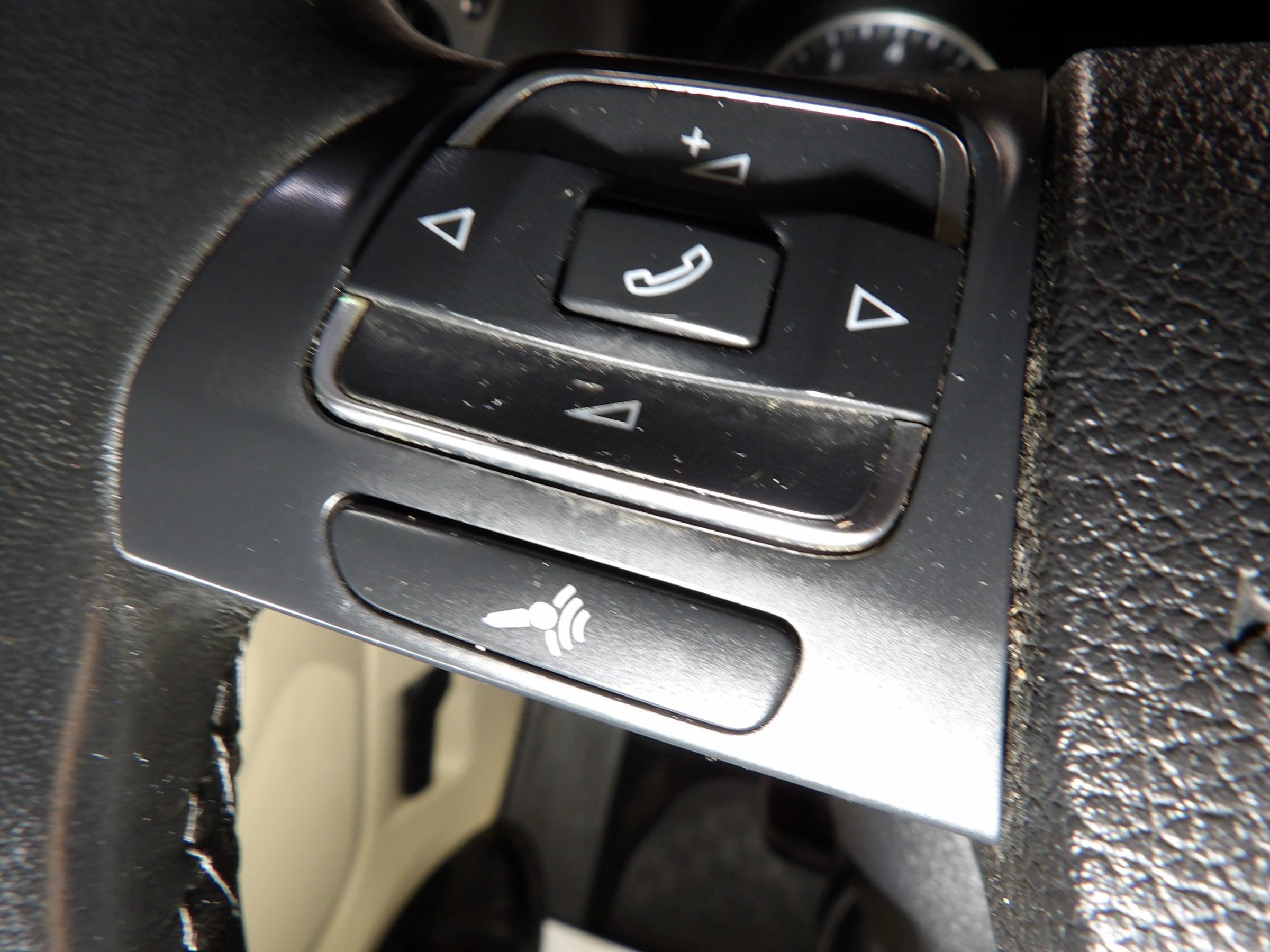 Used 2015 Volkswagen Tiguan SEL AWD/4WD image 18