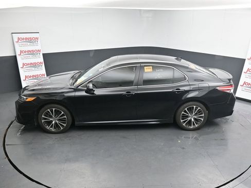 Used 2020 Toyota Camry SE image 13