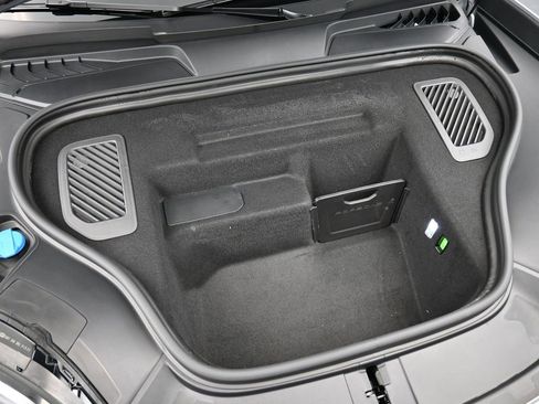 Certified 2025 Porsche Macan 4 Electric image 33