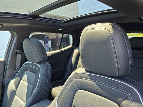 New 2025 Chevrolet Equinox EV LT w/ Convenience Package II FWD image 23