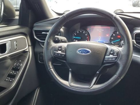 Used 2020 Ford Explorer XLT w/ Equipment Group 202A AWD/4WD image 30
