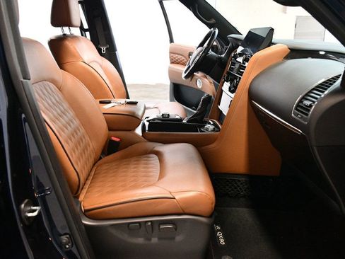 Used 2024 INFINITI QX80 Sensory AWD/4WD image 29