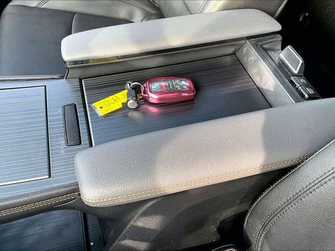 Used 2024 Toyota Sienna XLE Woodland Edition image 11