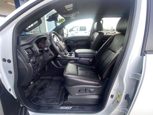 Used 2023 Nissan Titan PRO-4X w/ Pro-4x Convenience Package image 10