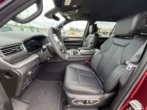 New 2026 Jeep Grand Wagoneer 2WD w/ 8-Passenger Seating Package image 15