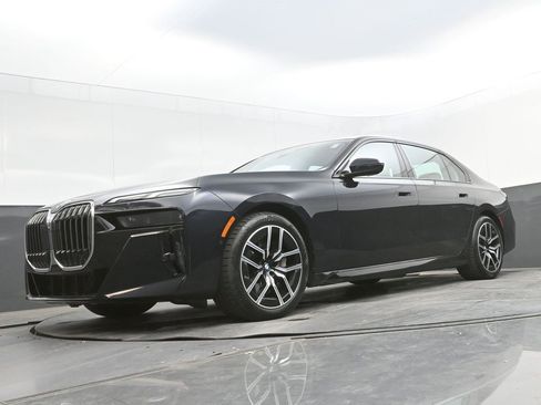 Certified 2023 BMW 760i xDrive image 44