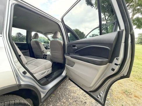 Used 2020 Honda Pilot EX image 45