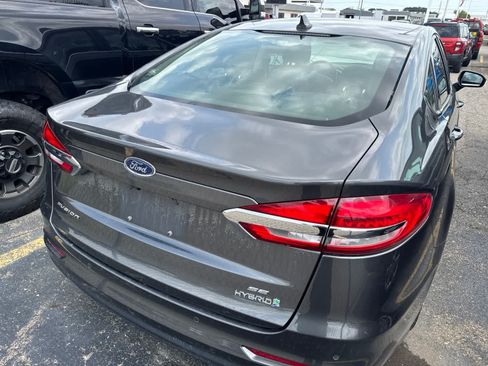 Used 2019 Ford Fusion SE FWD image 13