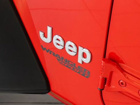 Used 2018 Jeep Wrangler Sport AWD/4WD image 3