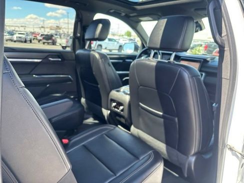 Used 2025 GMC Acadia Elevation w/ Elevation Premium Package AWD/4WD image 34