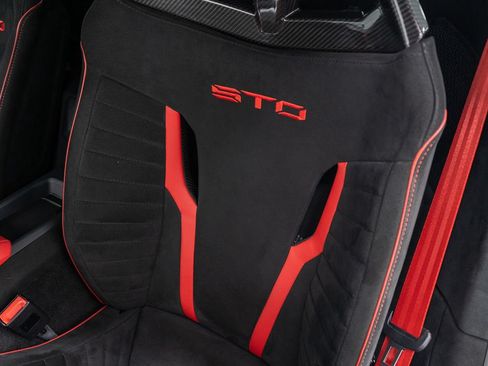 Used 2023 Lamborghini Huracan STO RWD image 19