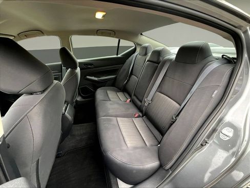 Used 2025 Nissan Altima 2.5 SV FWD image 24
