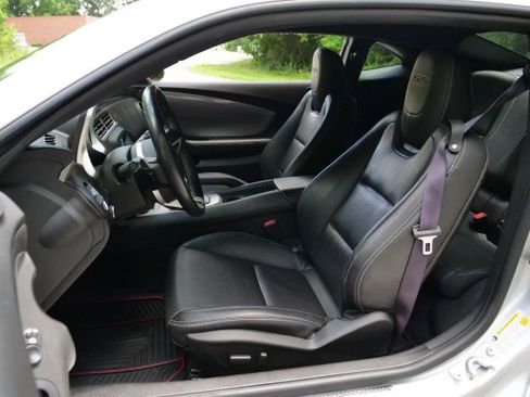 Used 2010 Chevrolet Camaro SS RWD image 3