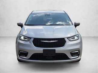 Used 2023 Chrysler Pacifica Touring-L video 2