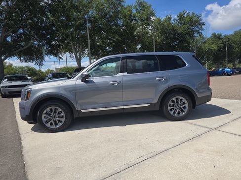 Certified 2024 Kia Telluride LX FWD image 5
