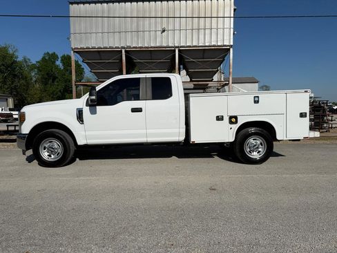 Used 2018 Ford F250 XL w/ Power Equipment Group image 2