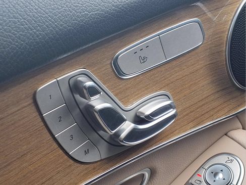 Used 2019 Mercedes-Benz GLC 300 4MATIC image 21
