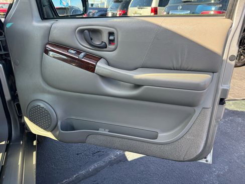 Used 2001 Oldsmobile Bravada AWD image 19