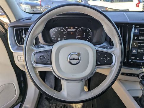 Used 2019 Volvo XC60 T6 Momentum w/ Multimedia Package image 23