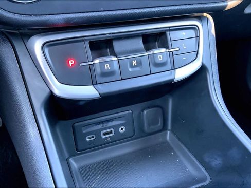 Used 2024 GMC Terrain SLT AWD/4WD image 33