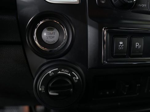 Used 2018 Nissan Titan SL w/ Midnight Edition image 33